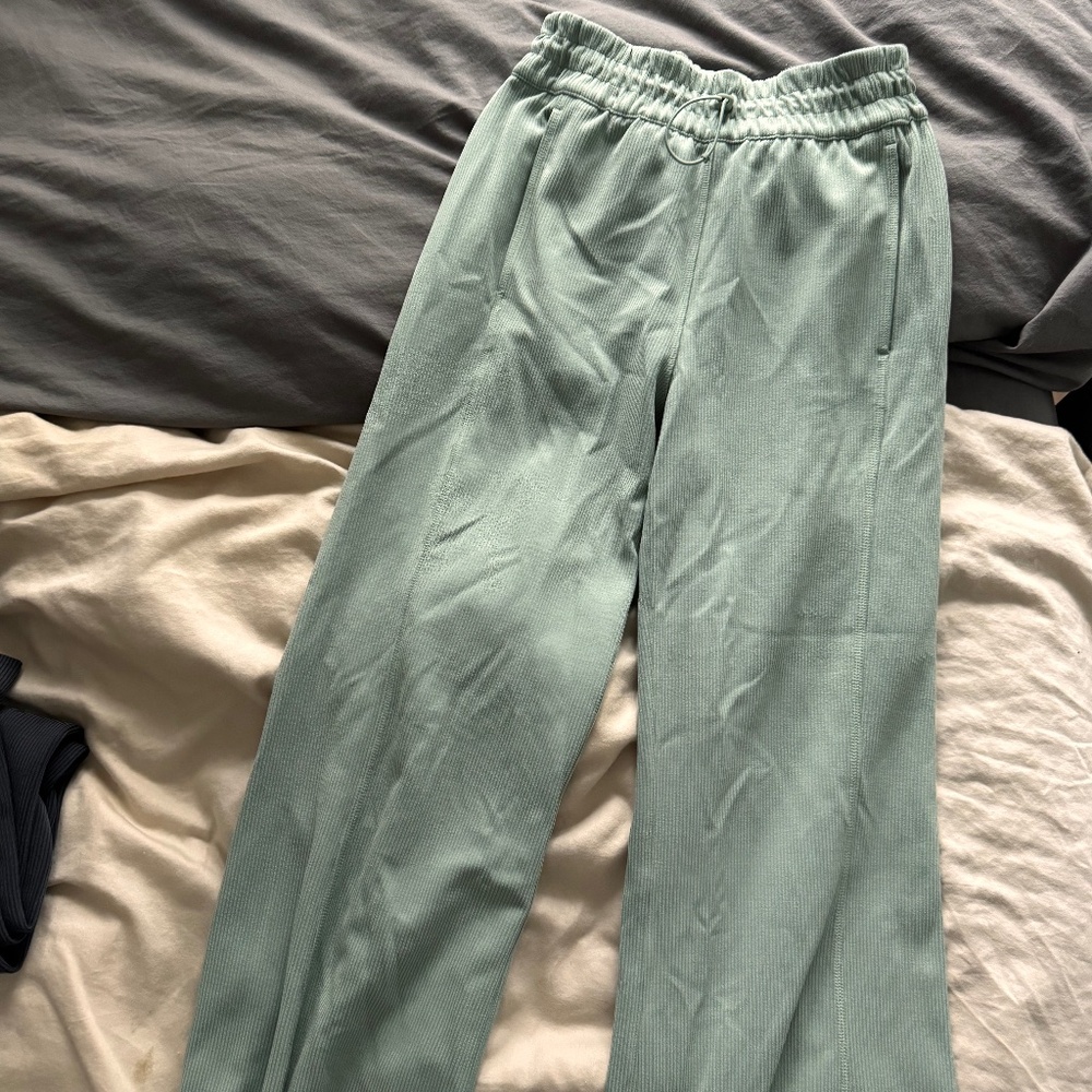 lululemon soft steam wide capris pant